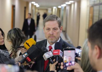 Senador señala que la solución para IPS pasa por saldar deuda estatal