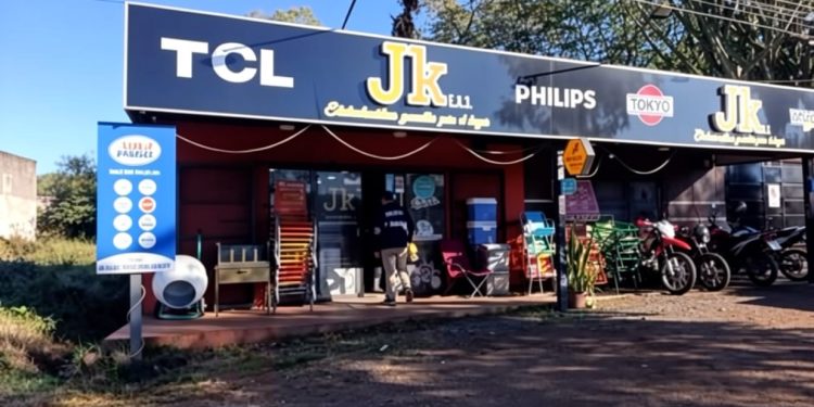 Comerciante repele a tiros a banda de delincuentes armados durante intento de asalto en Encarnación