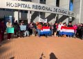 Masiva protesta de funcionarios del IPS en Alto Paraná por salarios congelados