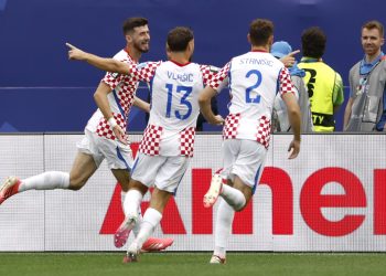 Croacia logra romper el cerrojo de Ghana tras derrotarle 2-1 y acaba como segunda del Grupo L