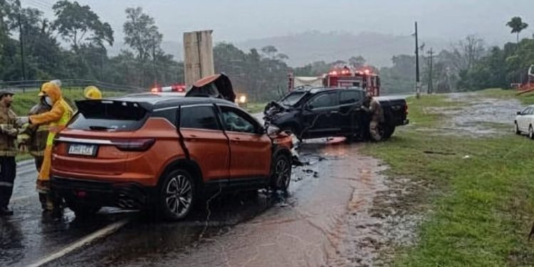 Trágico choque frontal deja dos fallecidos incluyendo a una conocida jueza de Itapúa