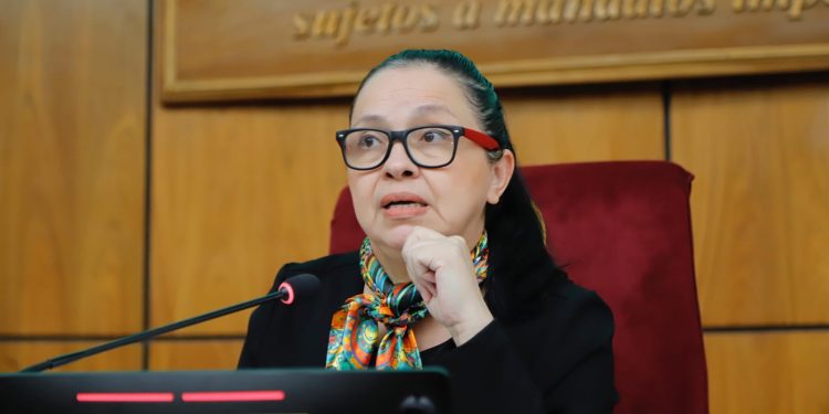 Senadora celebra derrota del clan Zacarías y plantea una mesa de diálogo para unificar a la oposición