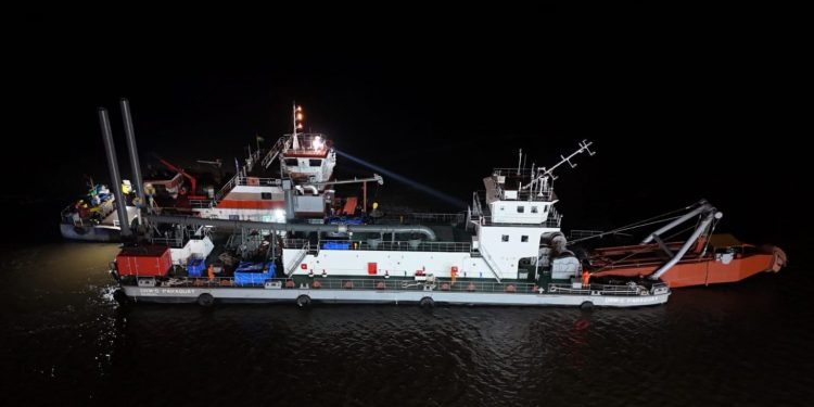 Paraguay recibe moderna draga para fortalecer Hidrovía Paraguay–Paraná