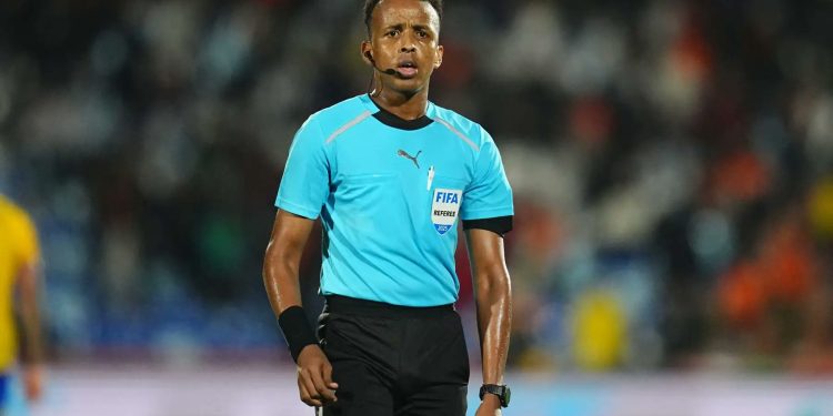 El árbitro somalí vetado por Estados Unidos pitará la final de la Supercopa de Europa