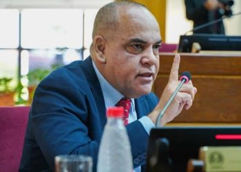 Presidente del Congreso cuestiona el proyecto de divorcio «exprés»