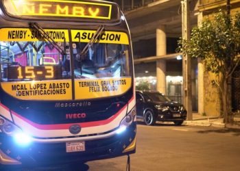 Gobierno implementa plan con buses nocturnos por el debut mundialista de Paraguay