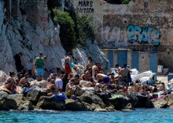 Francia enfrenta ola de calor histórica con 40 muertes por ahogamiento