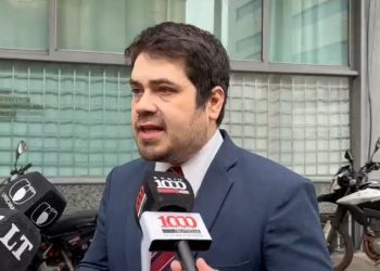 Abogado y economista oficializa su postulación a la Subcontraloría General de la República