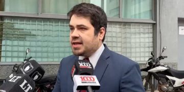 Abogado y economista oficializa su postulación a la Subcontraloría General de la República
