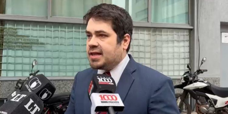 Abogado y economista oficializa su postulación a la Subcontraloría General de la República