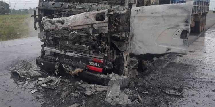 Fatal choque e incendio: un motociclista perdió la vida