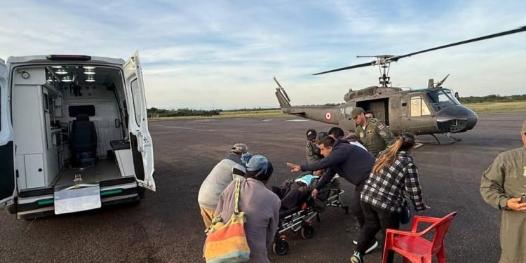 Fuerza Aérea Paraguaya emplea helicóptero para evacuación aeromédica de urgencia
