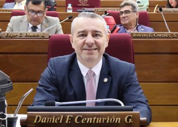 Diputado critica informe de gestión de Santiago Peña y denuncia aumento del gasto clientelar