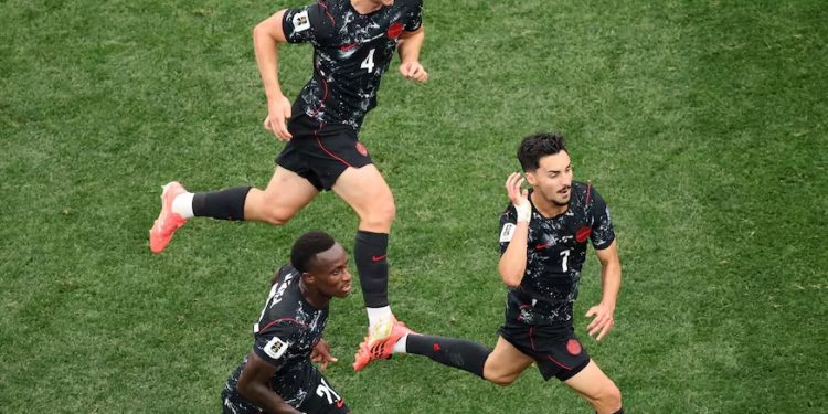 Canadá vence a Sudáfrica con un gol agónico y avanza a octavos por primera vez en su historia