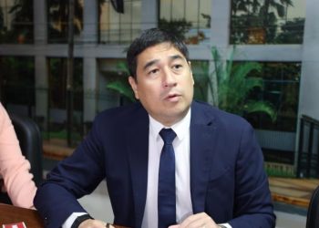 Nakayama advierte soberbia en el cartismo y cuestiona el rol de Augusto Wagner