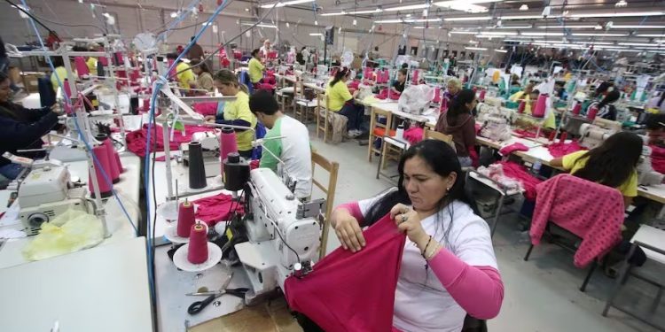 El empleo formal alcanza cifra récord en el país con más de 842.000 trabajadores registrados en IPS