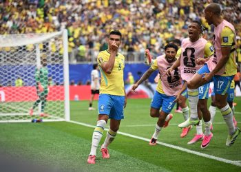 Brasil vence a Japón con un gol agónico en el minuto 96 y se mete a octavos de final del Mundial