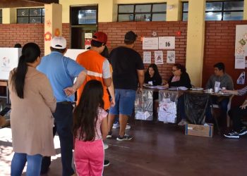 Fiscalía investiga flagrante compra de votos frente a un colegio electoral de Fernando de la Mora