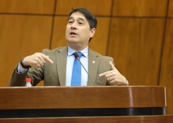Nakayama analiza los aspectos jurídicos sobre el mandato en la Contraloría General