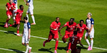 Canadá reaccionó y salvó un empate ante Bosnia en el inicio del Grupo B del Mundial