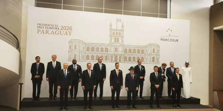 Cumbre del Mercosur en Asunción: Jefes de Estado firman declaraciones clave sobre soberanía, democracia y asistencia humanitaria