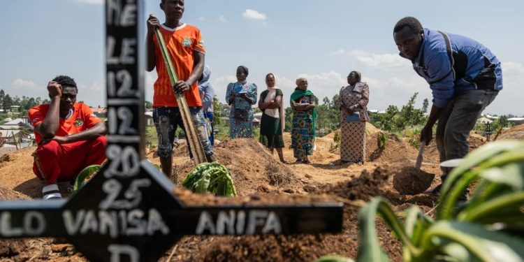 Brote de ébola en el Congo supera 1.000 casos en medio de un complejo escenario humanitario