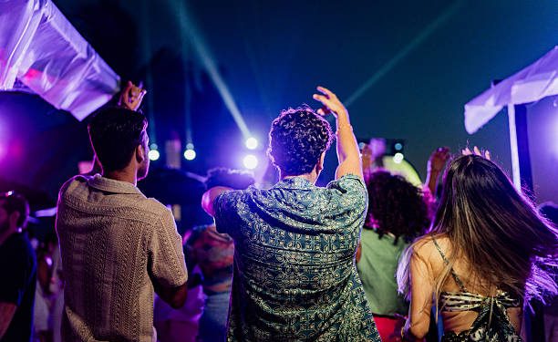 Salidas nocturnas de menores: plantean nuevos límites