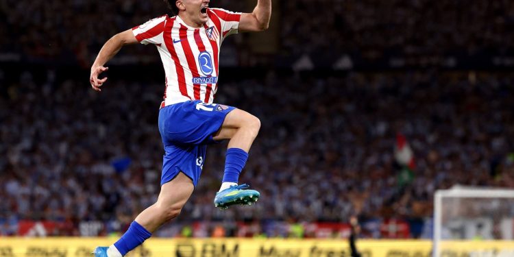 Según un periódico, el Real Madrid podría competir con el Barcelona por el fichaje de Julián Álvarez