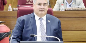 Diputado advierte que sumar feriados frena el crecimiento y defiende el Día del Padre en domingo
