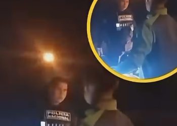 Policía es apartado de su cargo tras agredir a motociclista