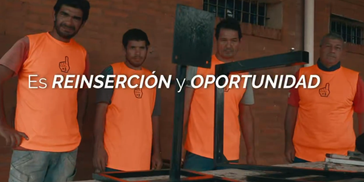 Reclusos participarán en fabricación de estructuras para antenas de Starlink