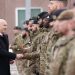 Renunció secretario británico de Defensa por recortes en el gasto militar