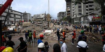 Elevan a casi 1.500 los fallecidos por terremoto en Venezuela