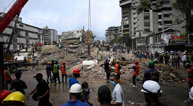 Elevan a casi 1.500 los fallecidos por terremoto en Venezuela