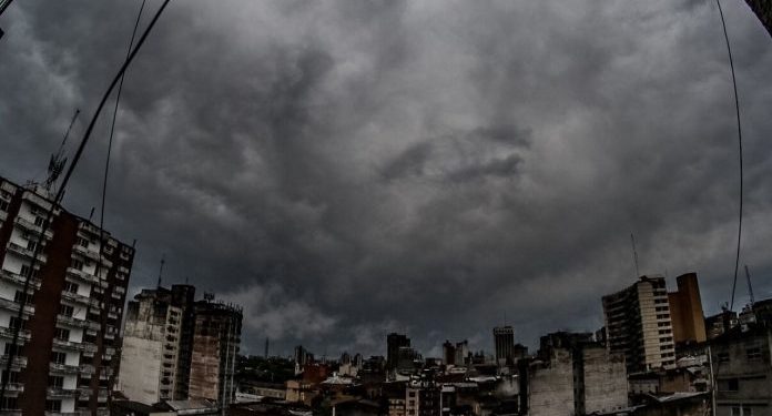 Meteorología emite aviso especial por sistema de tormentas con ráfagas de hasta 90 km/h