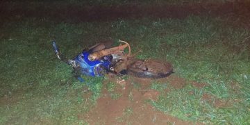 Dos motociclistas fallecen tras choque con camioneta; conductor se dio a la fuga