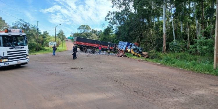 Camionero brasileño perdió la vida en violento choque en Itapúa