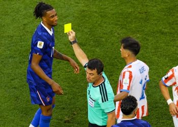 FIFA rechaza apelación de Francia: Se mantiene la amarilla que Olise recibió ante Paraguay