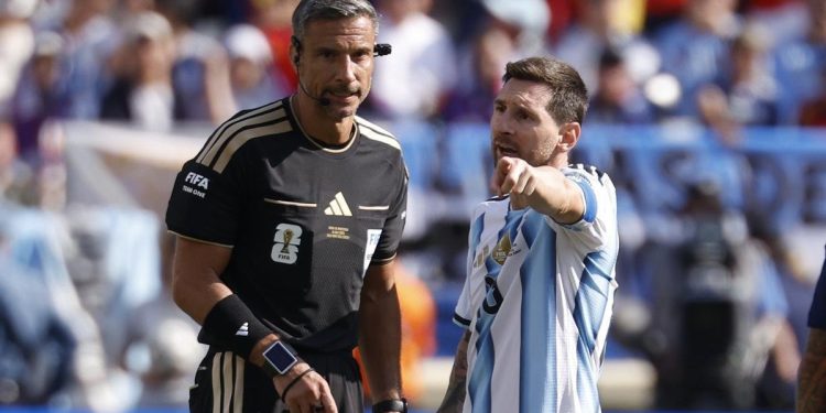 El árbitro de la final del Mundial, el esloveno Slavko Vincic, se retira a los 46 años