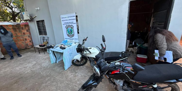 Allanan siete viviendas en Asunción y detienen a cuatro presuntos distribuidores de drogas
