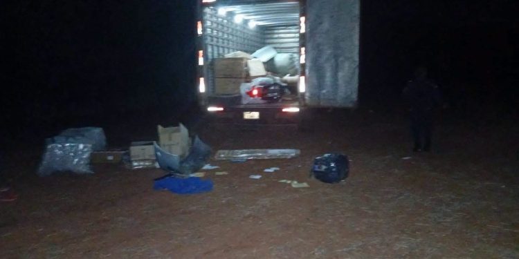 Delincuentes armados asaltan camión de encomiendas y roban carga de repuestos en Pirapó