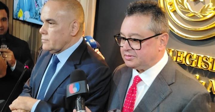 «En 11 meses hizo más que otros en cinco años», dice Núñez sobre Leite en EE.UU