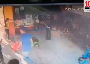 Camioneta termina dentro de local gastronómico tras violento choque en Capiatá
