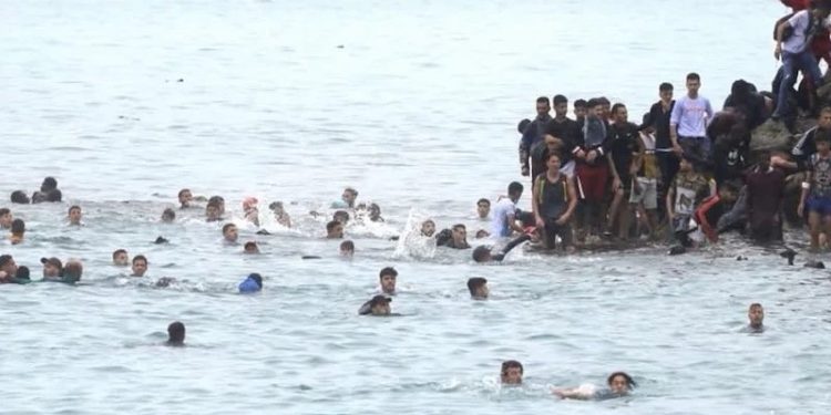 Invasión de marroquíes a España; al menos 19 muertos, mayoría ahogados