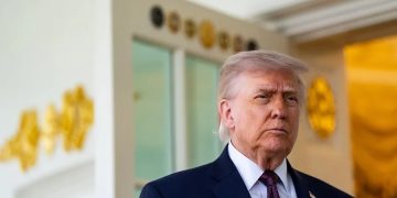Trump dice que hay «mil misiles apuntados hacia Irán» por si Teherán intenta asesinarlo