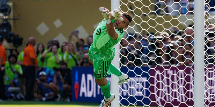 ‘Dibu’ Martínez pone en duda su continuidad en selección argentina tras la derrota en la final del Mundial 2026