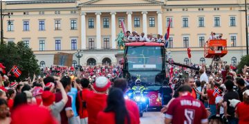 Espectacular festejo vikingo que reunió a 90 mil personas en honor a Noruega