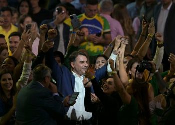Flávio Bolsonaro oficializó su candidatura para las presidenciales de Brasil