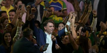 Flávio Bolsonaro oficializó su candidatura para las presidenciales de Brasil