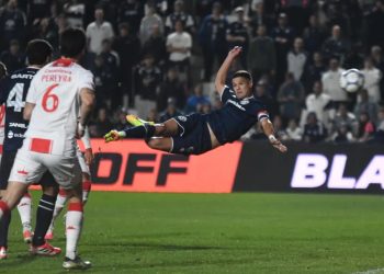 Alex Arce y José Florentín dieron la victoria a Independiente Rivadavia frente a Huracán